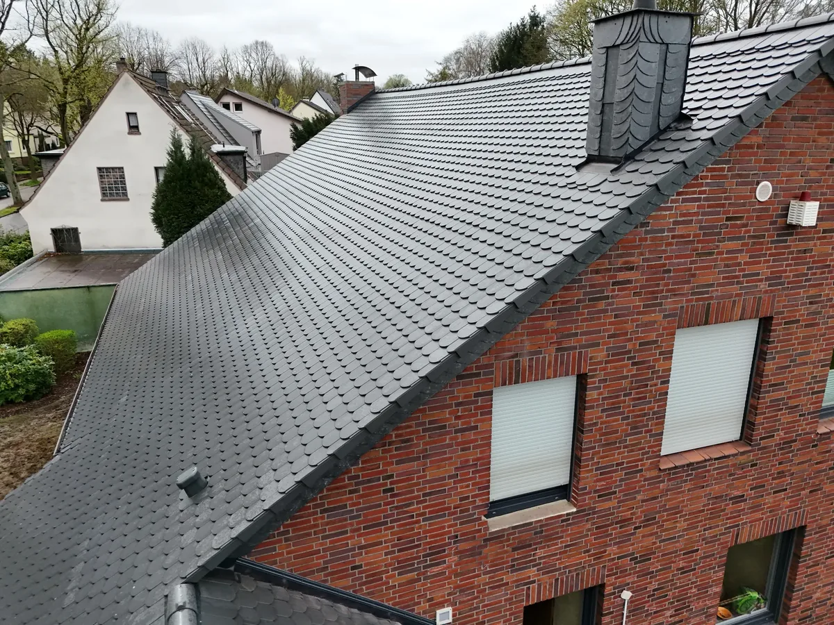 Detailansicht der neuen Eindeckung in Bochum-Wattenscheid aus der Luft